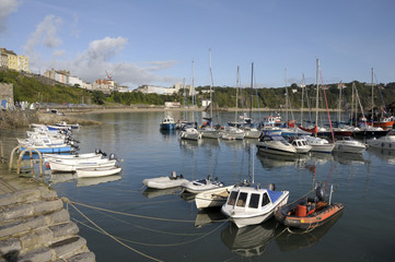 Fototapeta na wymiar Harbour at Tenby in Pembrokeshire, South Wales