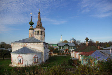 Fototapeta na wymiar stary kościół w Suzdal