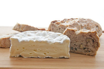 Camembert et pain