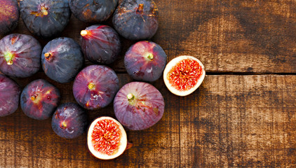 Ripe figs on a rustic wooden table