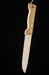 Couteau suspendu à un crochet