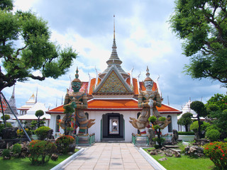 two titan guardians in Wat Arun Temple