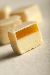 Chocolats blancs fourrés