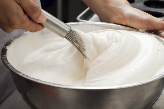 M&eacute;langer une pr&eacute;paration au fouet