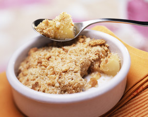 Croustillant de poire aux biscuits au thé