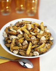 Dés de poulet aux pommes wedges