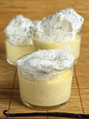 Iles flottantes à la vanille