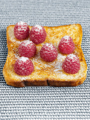 Pain perdu aux framboises