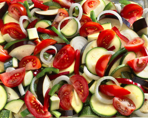 Légumes pour une ratatouille crus et coupés