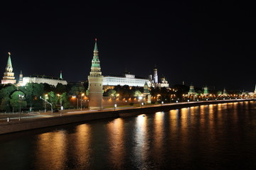 Obraz premium kremlin palace panoramic view from the riverside