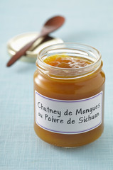 Bocal de chutney de mangues au poivre de Séchuan