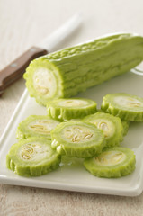 Découpe de concombre amer