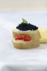 Canapé de pomme de terre au caviar