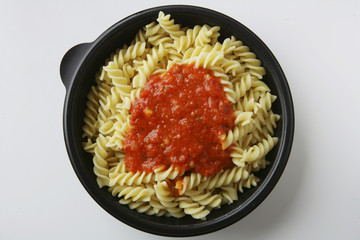 Barquette de fusillis au coulis de tomate