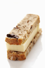 sandwich au beaufort et pain aux olives