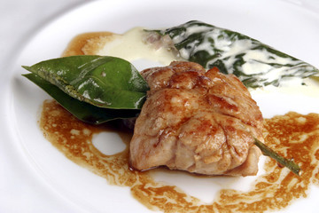 Ris de veau clouté de laurier à la feuille de romaine farcie 