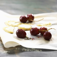Crostini au chèvre et raisin