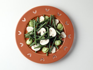Salade de haricots verts champignons crus et fèves
