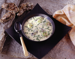 Consommé d'huîtres au cerfeuil