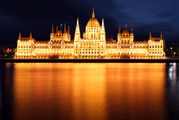 Fototapeta na wymiar Budapest - Hungarian parliament.
