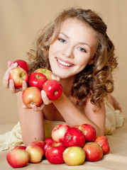 Fototapeta na wymiar Dziewczynka z jabłkami
