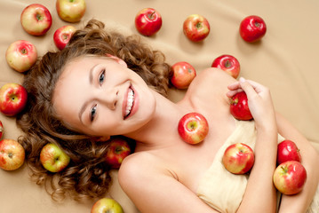 Fototapeta na wymiar girl with apples