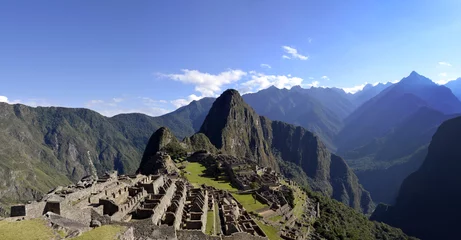 Fotobehang Panorama of Machu Pichu with Huayna Picchu © tr3gi