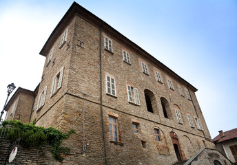 Fototapeta na wymiar Castle of Marchesi di Busca (Mango, Cuneo, Piemont, Włochy)