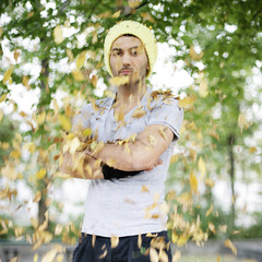 Mann im Herbst