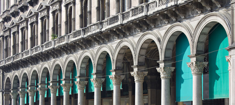 I portici di Corso V. Emanuele II (Milano)