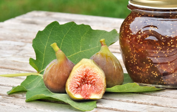 figues et pot de confiture
