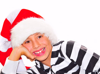 Lachendes Kind mit Weihnachtsmütze