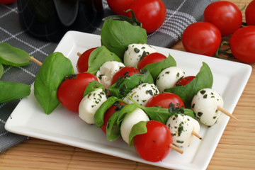Tomaten-Mozzarellaspieße