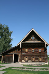 Fototapeta na wymiar Stary drewniany dom w Suzdal Rosji