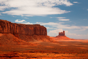 Fototapeta na wymiar Szczyty skalne Parku Monument Valley Utah