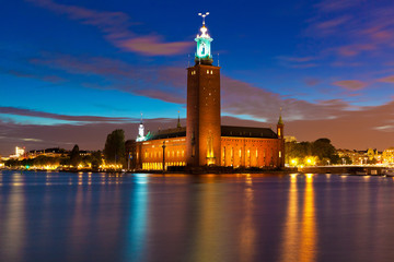 Obraz premium Night view of the City Hall in Stockholm, Sweden