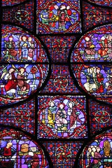  Glas-in-loodraam in de kathedraal Notre-Dame de Chartres © Atlantis