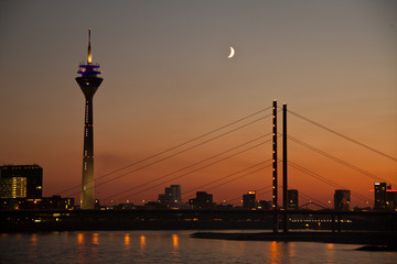 Fototapeta premium Sonnenuntergang in Düsseldorf