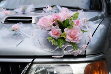 Decorations on the wedding car