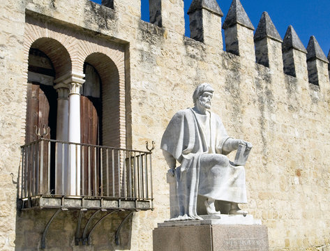 escultura del filosofo aberroes en cordoba,espa&ntilde;a