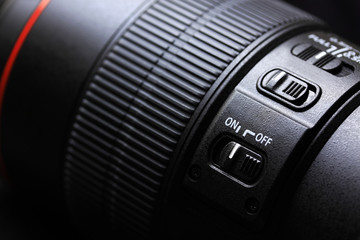 Close system to compensate for the vibration of the lens