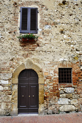 Fototapeta na wymiar Old Italian house
