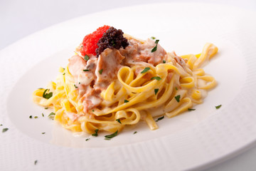 Tagliolini salmone e caviale