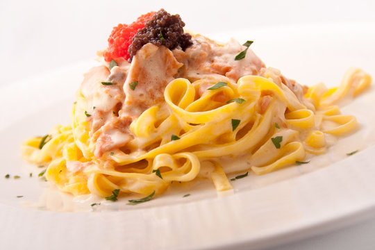 Tagliolini salmone e caviale