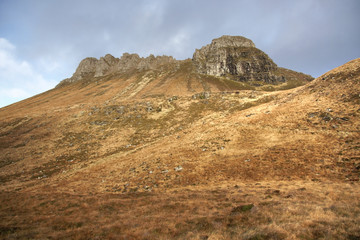 brown overgrown hills near Stac Pollaidh