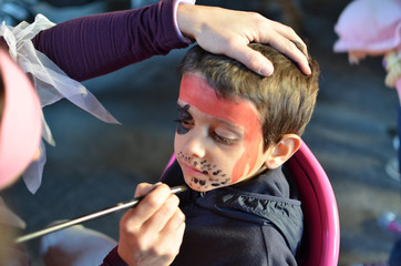 bambino con trucco