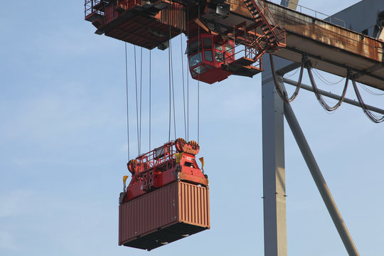 Container am Verladekran