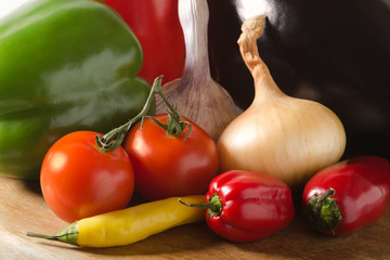 Gemüse auf einem Schneidebrett