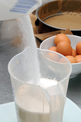 Backzutaten - Kuchen backen - in der Bäckerei