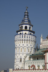 Fototapeta na wymiar Круглая башня в русском стиле.